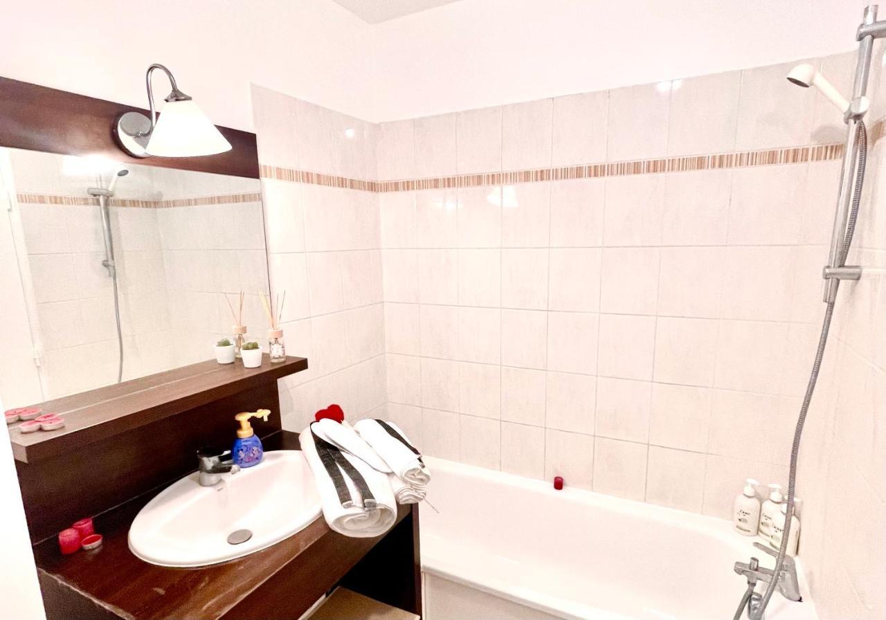 5 Min From Disneyland Cozy Retreat Apartment มองต์เตฮวา ภายนอก รูปภาพ